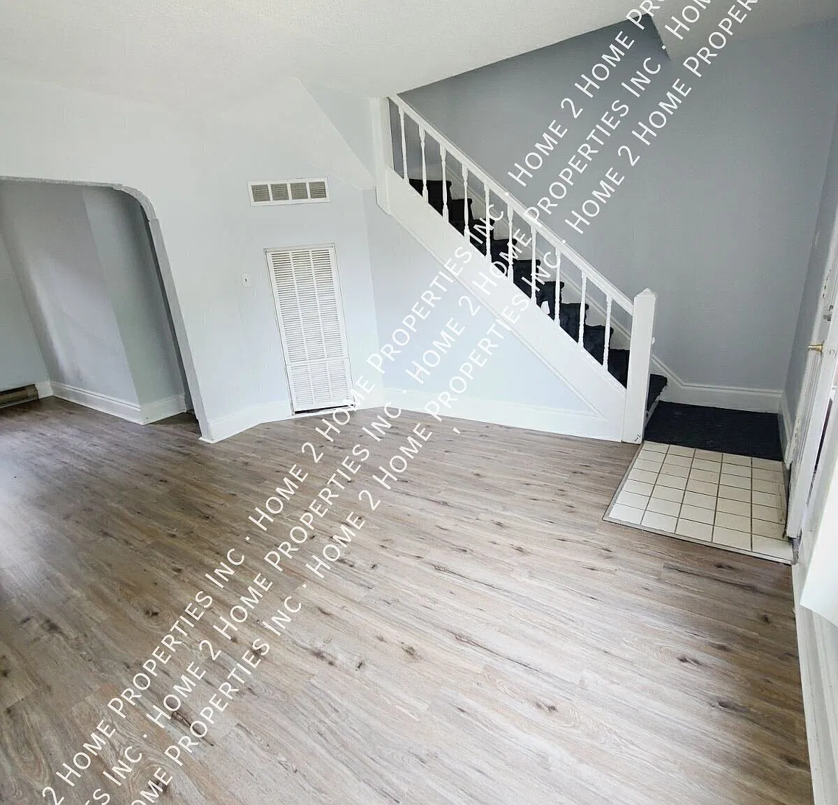 881 Elm - beautiful townhouse! — Photo 2