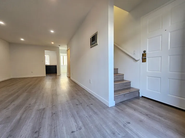 1532 Granville Ave #104 — Photo 15