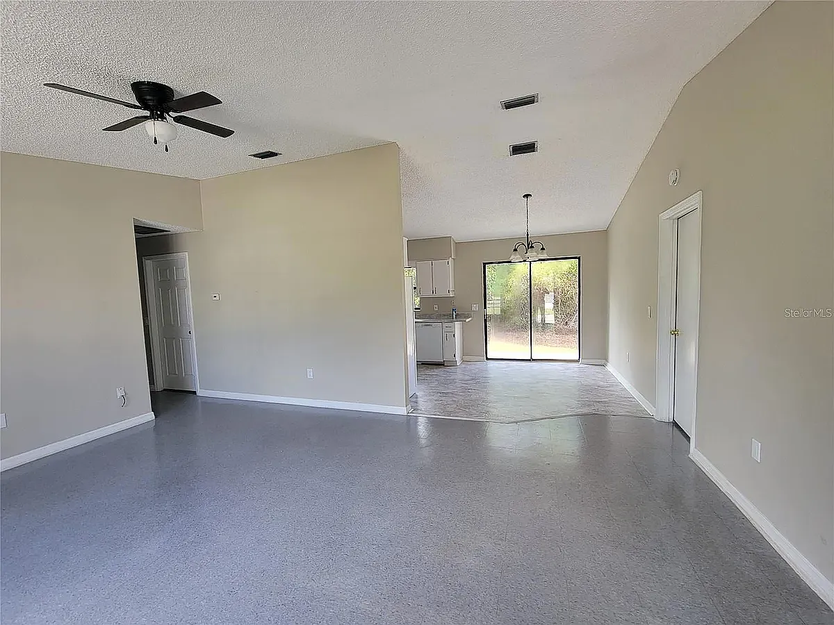 3 bed, 1154 sqft, $1,800 — Photo 2