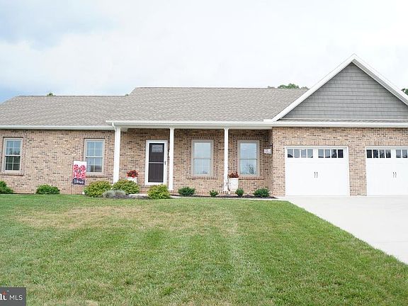 2nd image of 86 Emerald Ln