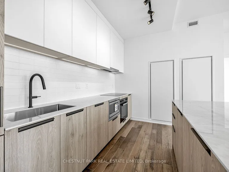 759 Queen St E #Penthouse 1 — Photo 14
