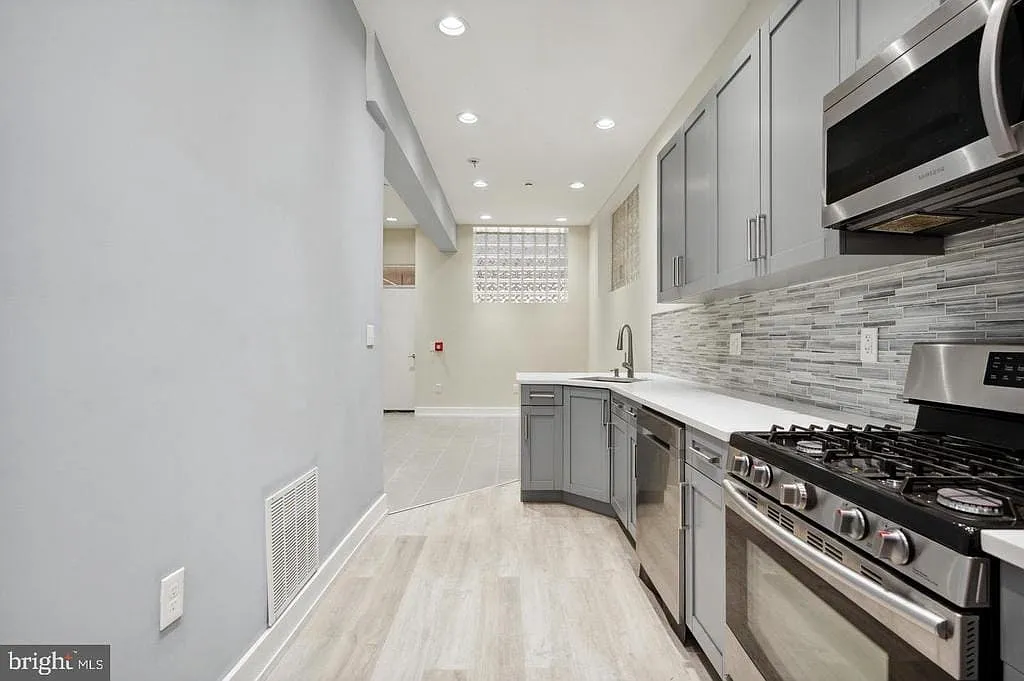 2024-26 E Fletcher St — Photo 4