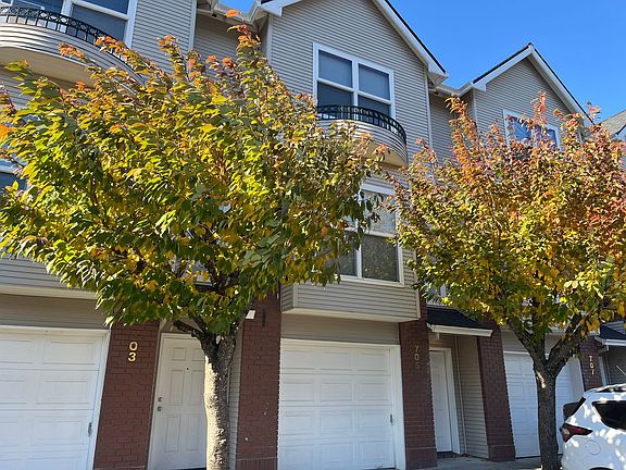 2nd image of 703-719 NE Roberts Ave #705