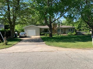 5071 Hillview Dr, Muskegon, MI 49441