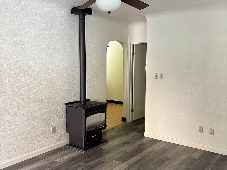 557 Marsh St — Photo 1