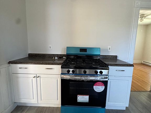 4th image of 37 Maple St #2-0