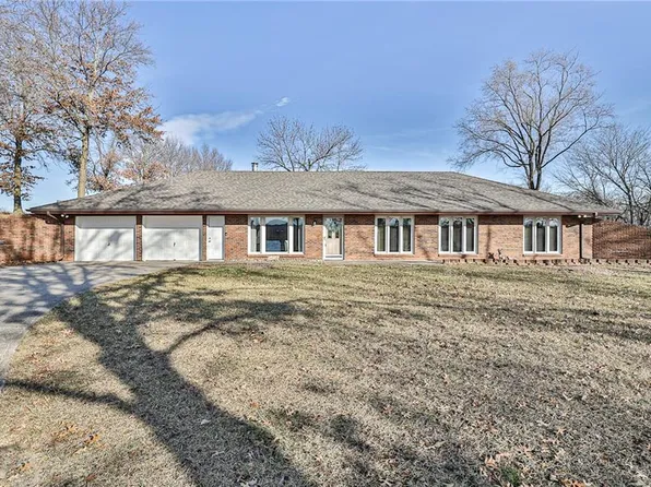 33604 E Corn Spur Rd, Lone Jack, MO 64070