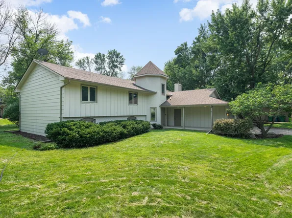 17015 30th Ave N, Plymouth, MN 55447