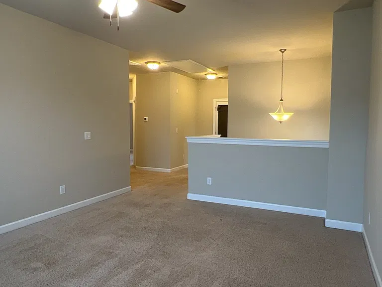 579 Crossland Dr — Photo 9