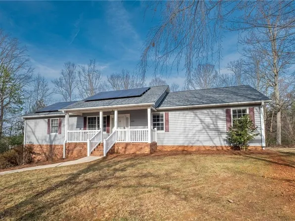 1070 Dun Ave, Walnut Cove, NC 27052