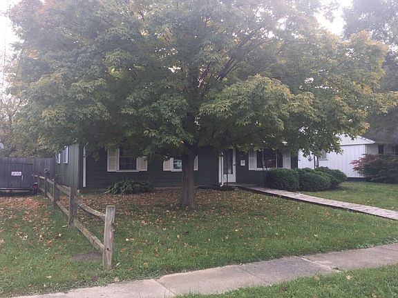 2nd image of 552 W Lawn Dr