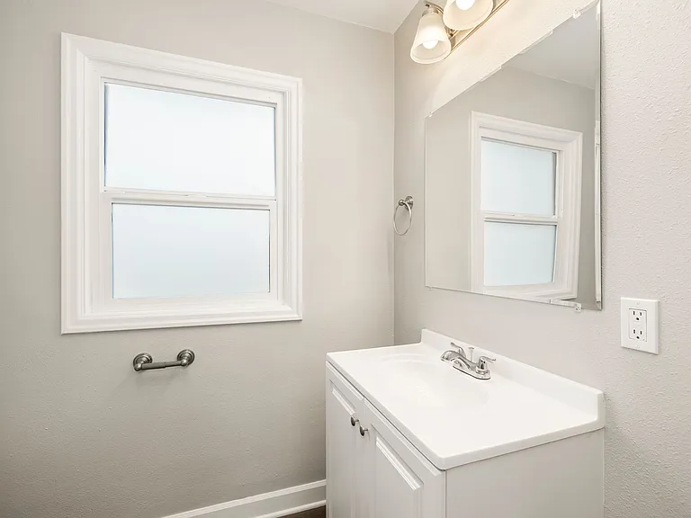 Parkside Apartments — Photo 38