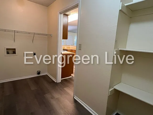 110 Barrow Ct — Photo 10