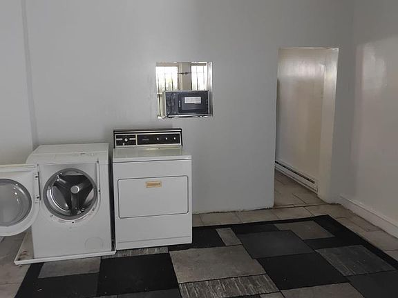 5th image of 637 E Thayer St