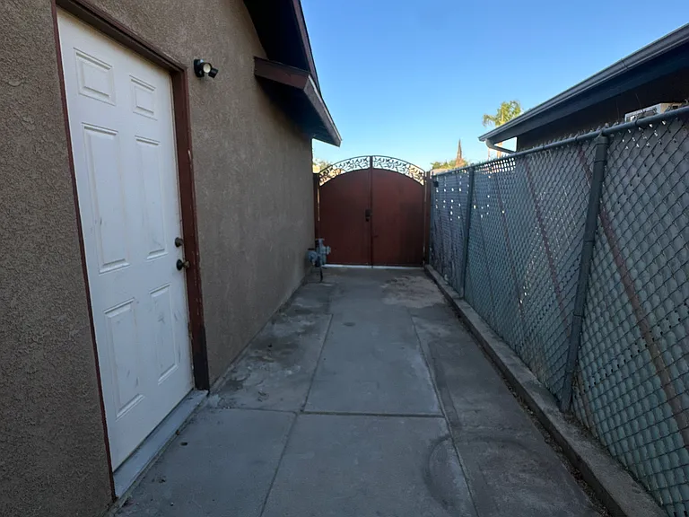2901 Belhaven St — Photo 43