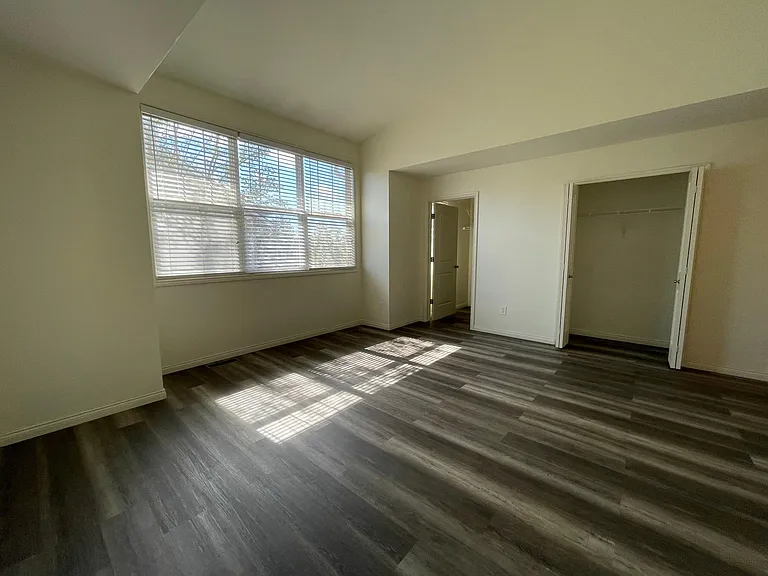 11695 Squiers Blvd — Photo 11