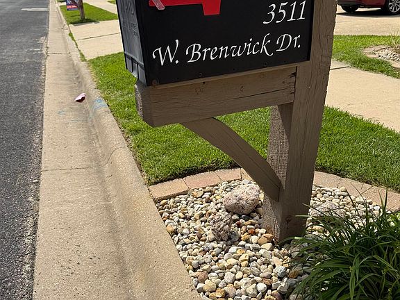 4th image of 3511 W Brenwick Dr