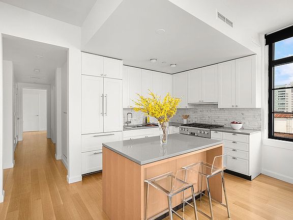 5th image of 50 W 30th St APT 20B