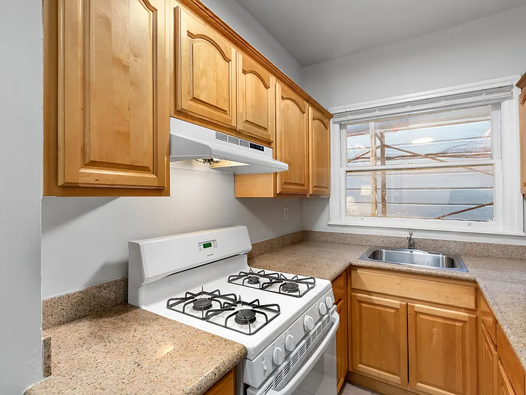 2040 Jefferson St #205 — Photo 8