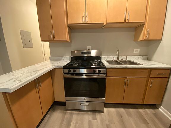 2nd image of 1101 W Granville Ave #10