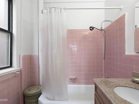 3rd image of 116 W 72nd St APT 14E