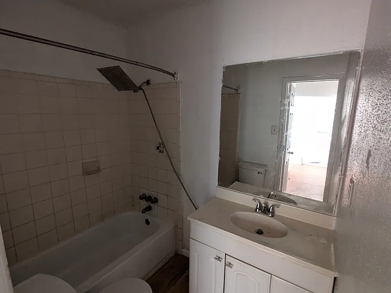 709 Hickory St — Photo 2