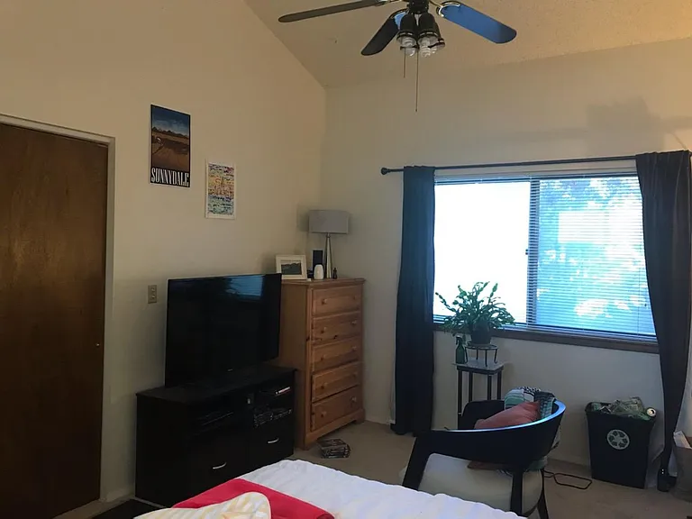 859 Roxwood Ln — Photo 24