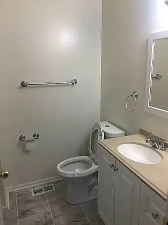 4 bed, 3.5 bath, 2200 sqft, $2,600 — Photo 4