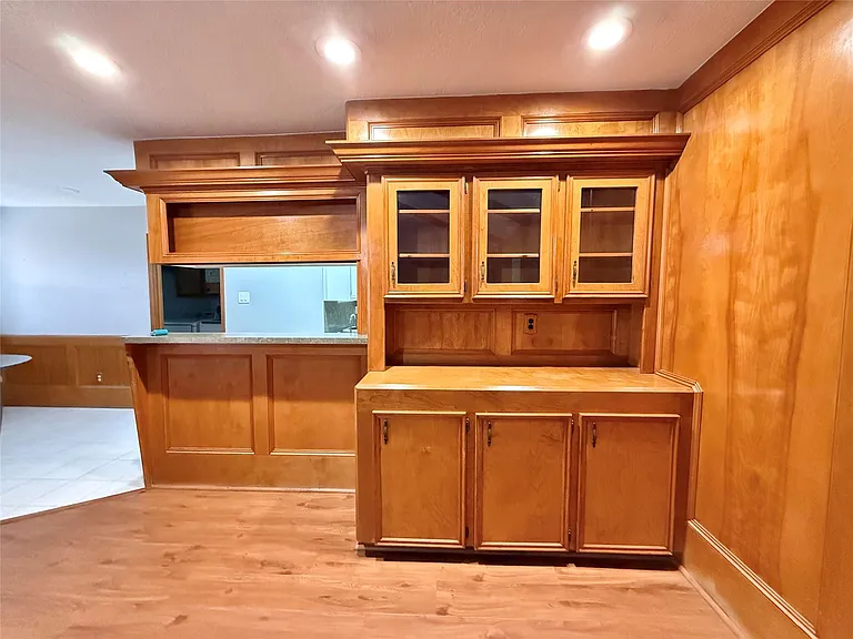 9002 Sabastian Dr — Photo 5