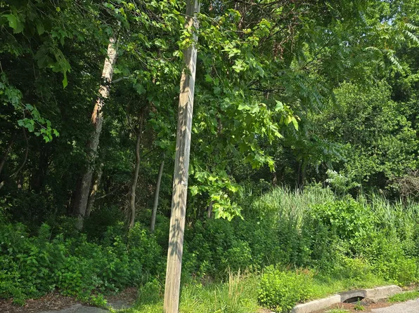 6 E Ackley Ter, Pennsville, NJ 08070