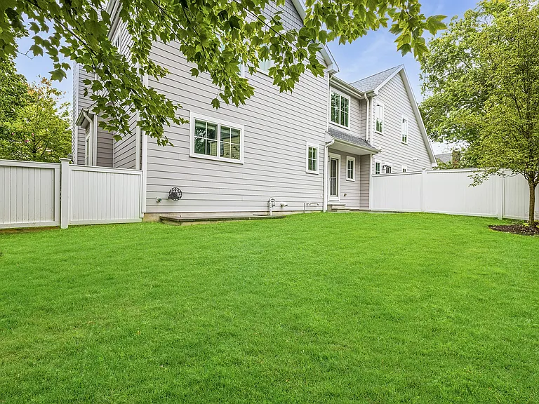 63 Grapal St — Photo 31