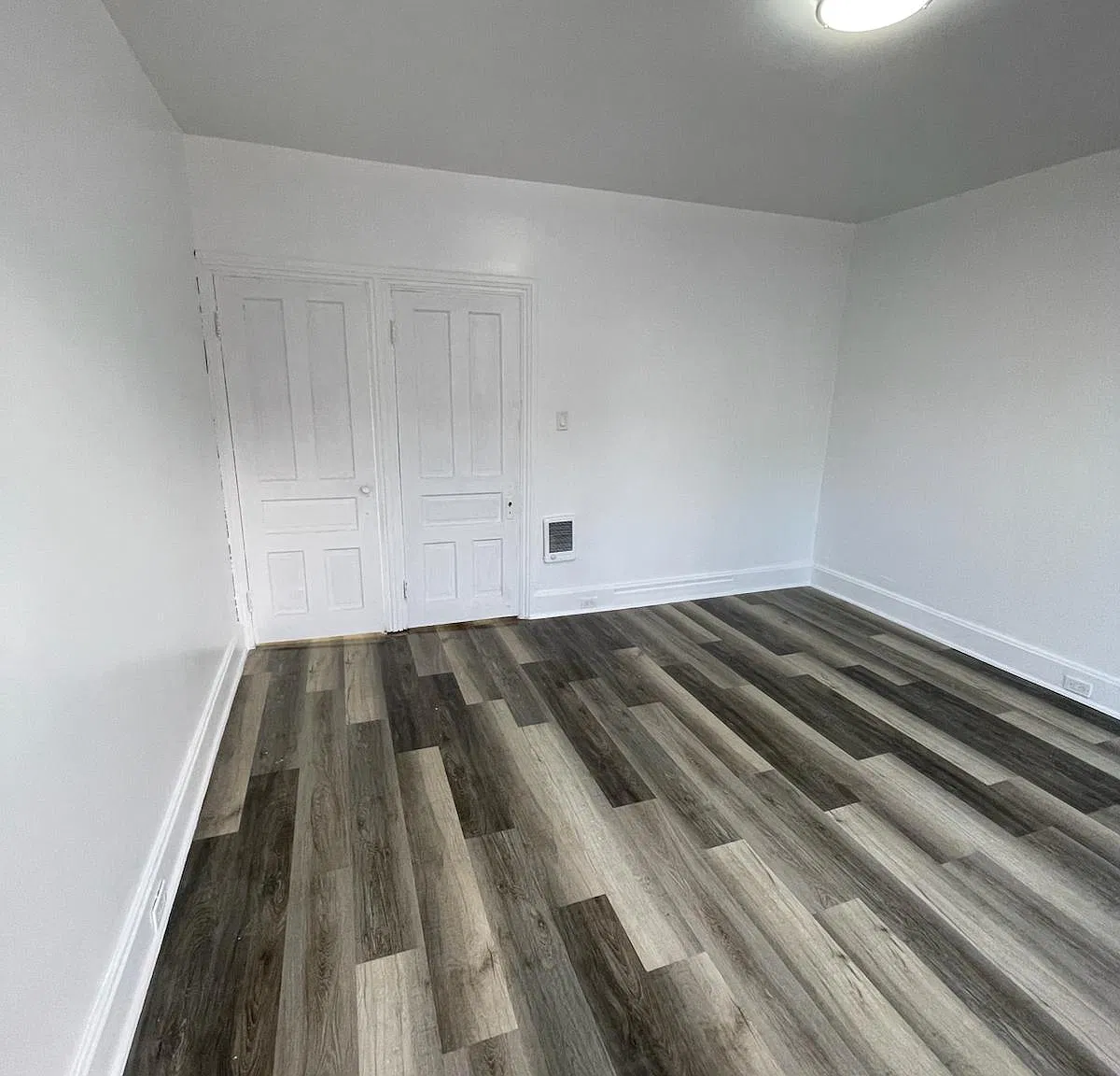 1419 Thompson St — Photo 4