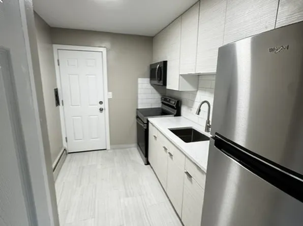 4802 Conrad St #1E, Skokie, IL 60077
