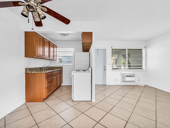 5th image of 616 Lucerne Ave APT 1