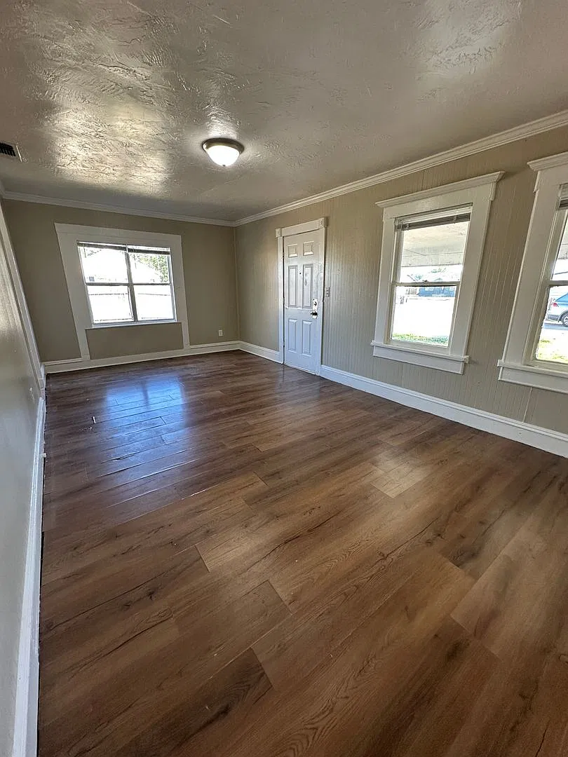 2 Bed 1 Bath Home — Photo 3