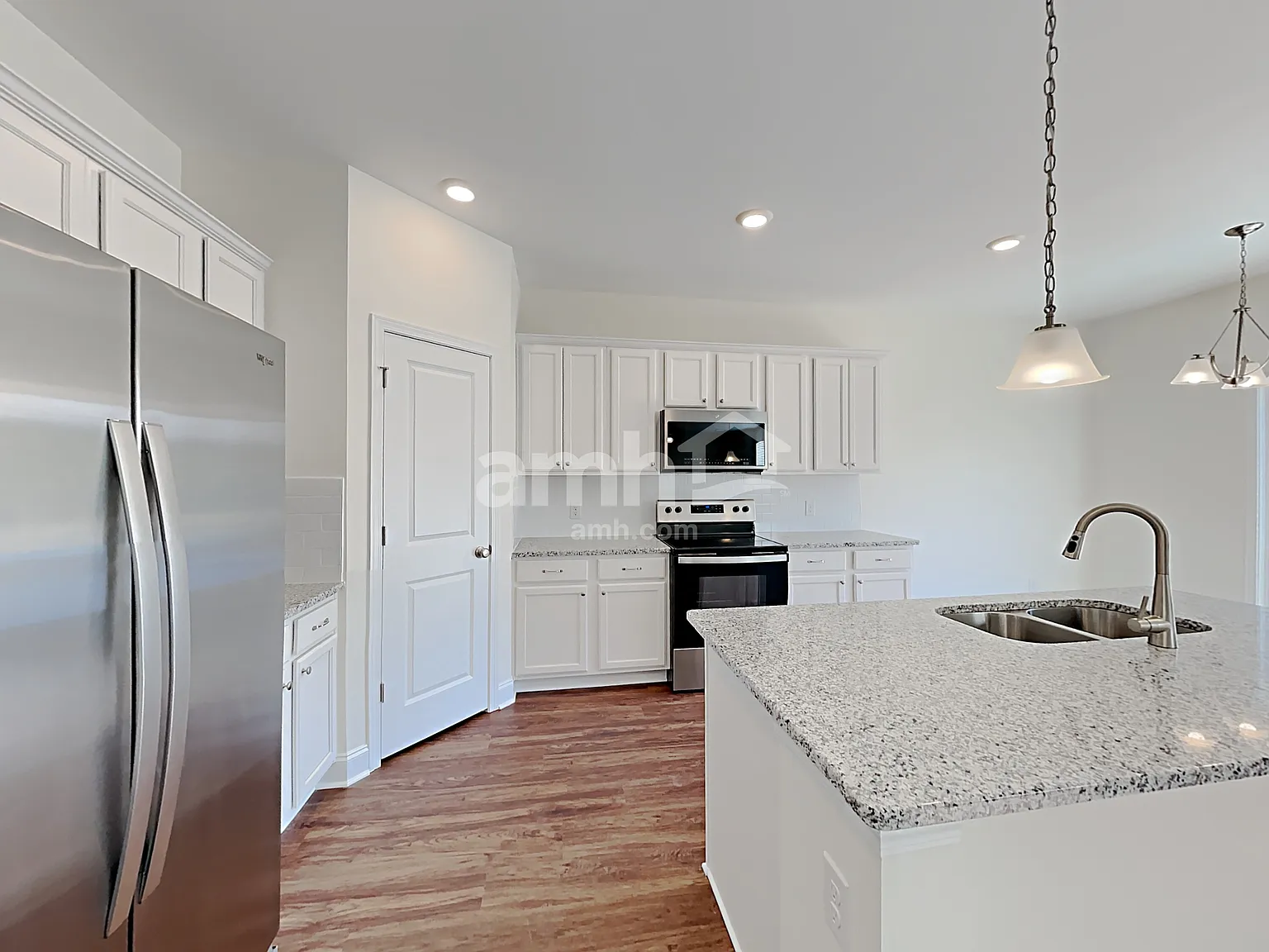 4 bed, 2.5 bath, 2297 sqft, $2,735 — Photo 3