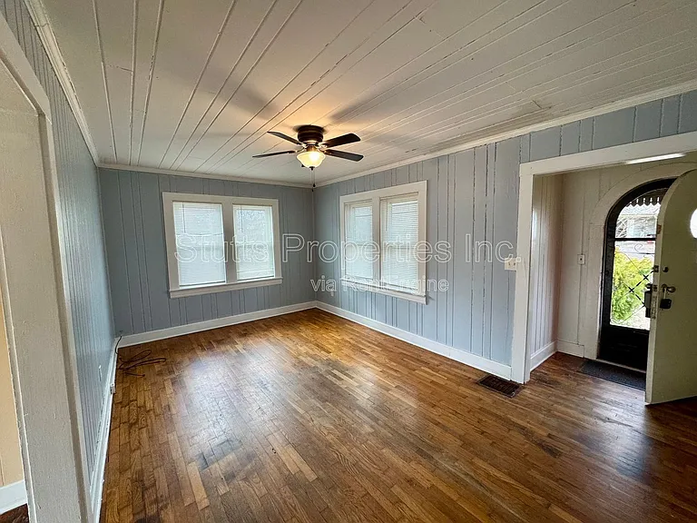 235 Edgewood Dr — Photo 3