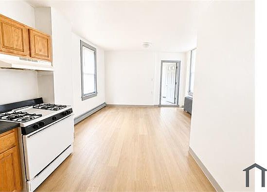 4th image of 840 Mount Prospect Ave APT 1