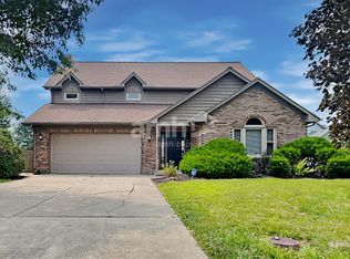 121 Old Carriage Dr, Englewood, OH