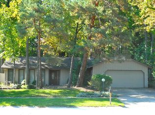 12220 Windcliff Rd, Strongsville, OH 44136