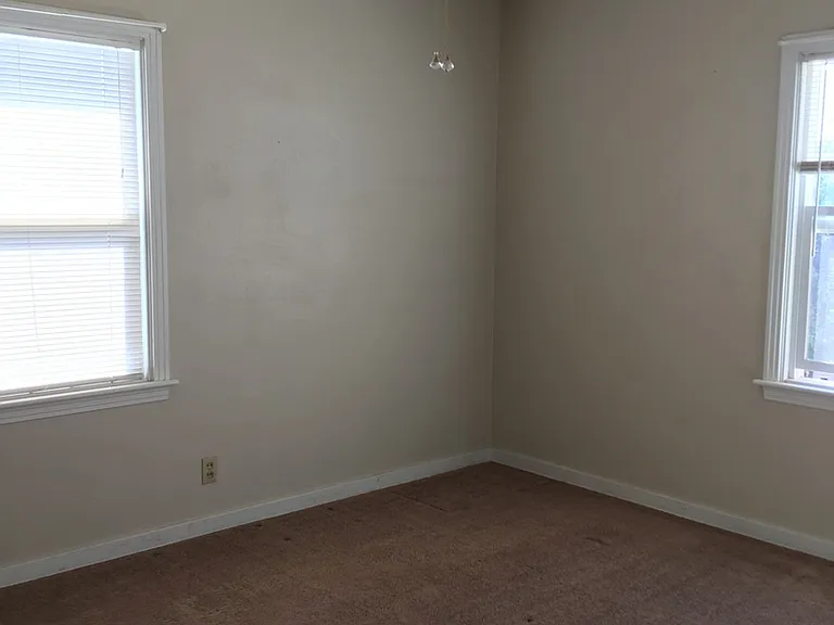 10327 Linden Ave — Photo 5