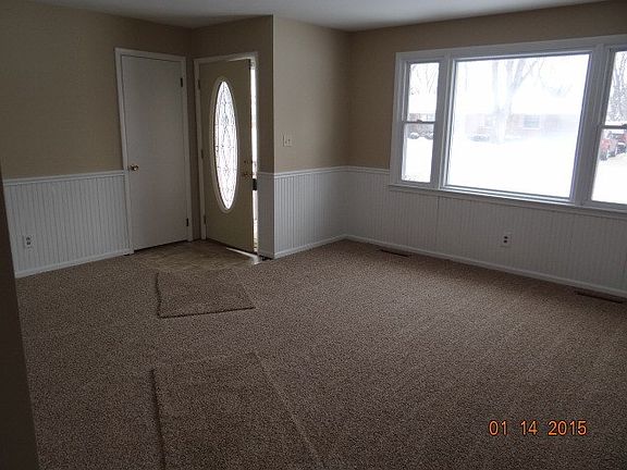 2nd image of 633 Ivy Ln