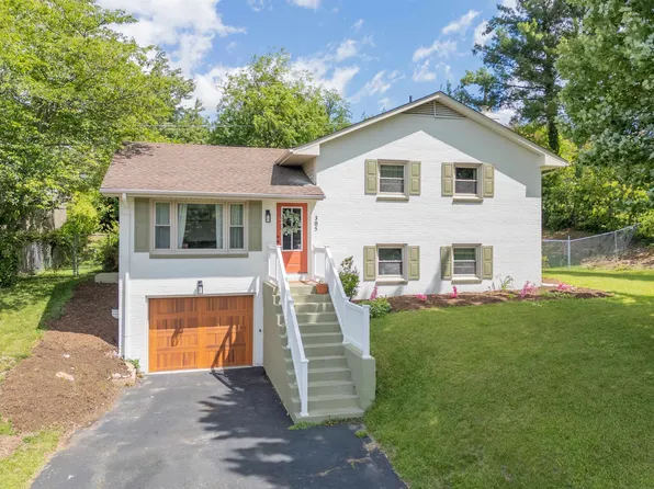 305 Overland Dr, Christiansburg, VA 24073