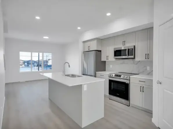 727 Orchards Blvd SW #1A, Edmonton, AB T6X 3C3