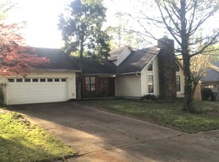 975 Hunters Point Dr, Cordova, TN 38018