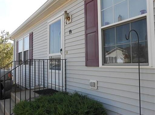2nd image of 19 Lark Ln