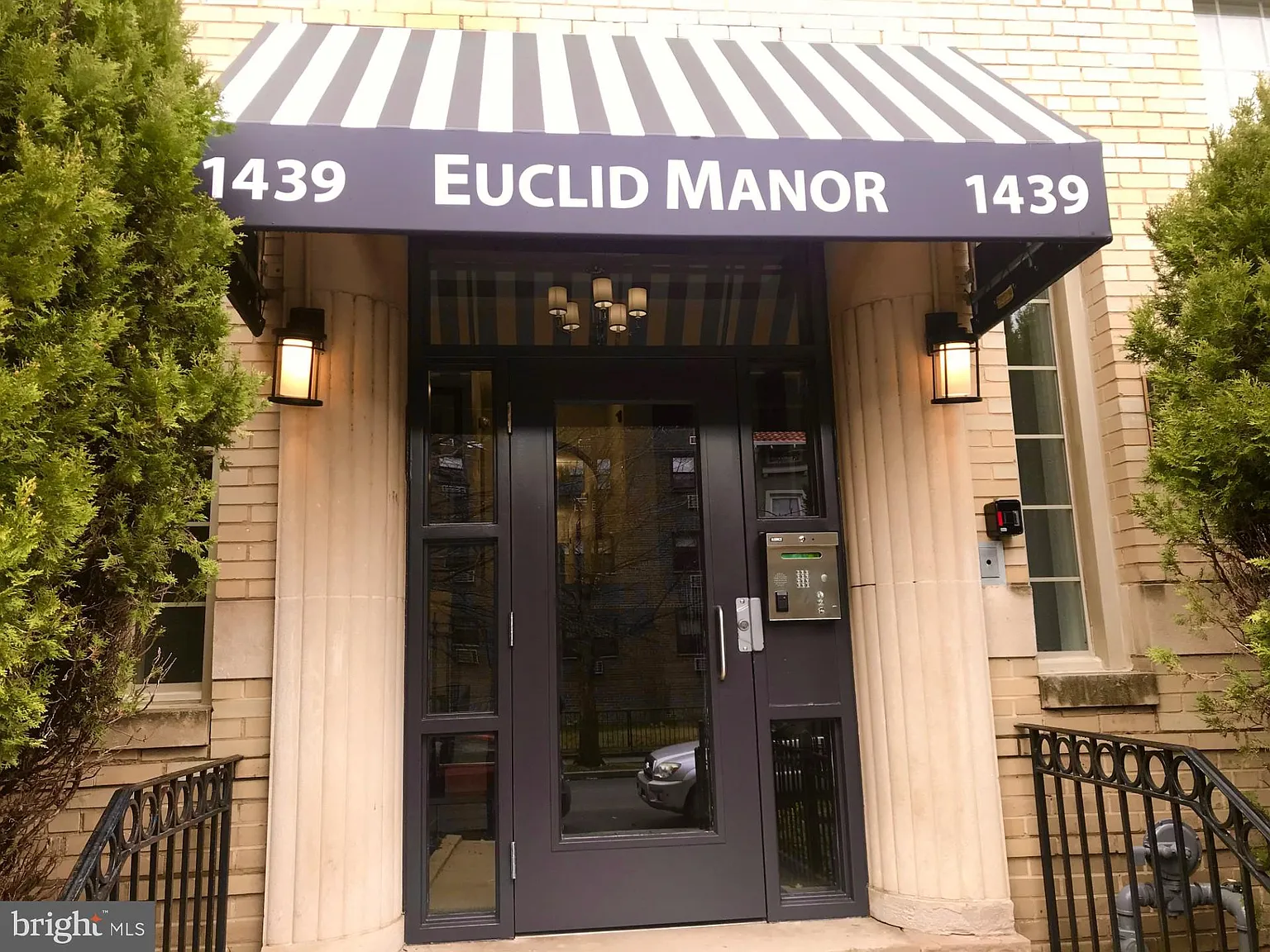 Columbia Heights — Photo 2
