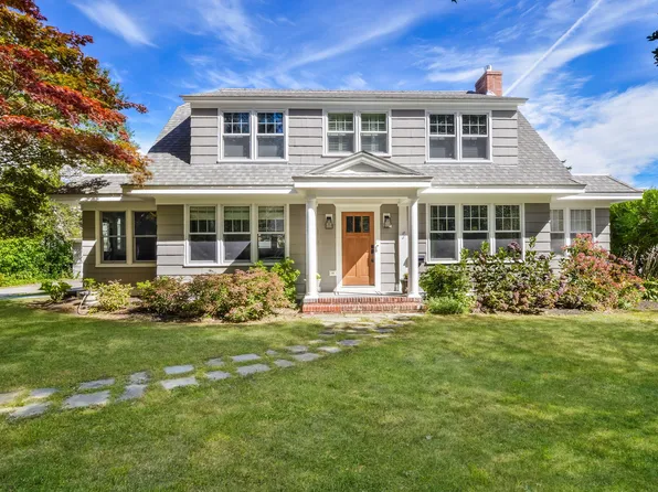 86 Pin Oak Way, Falmouth, MA 02540