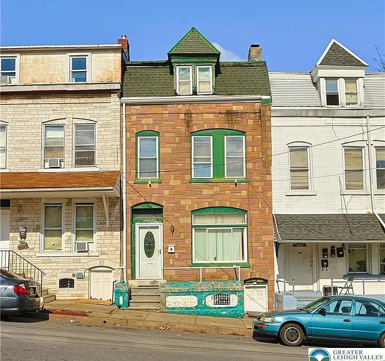 389 W Turner St