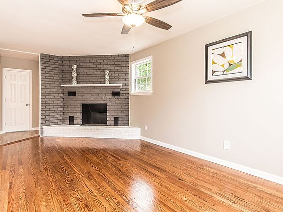 3rd image of 5 Sandy Ln